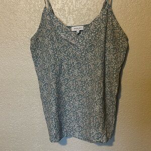 Gilli Dressy Tank size Large flower print